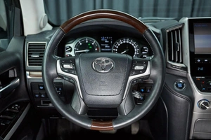 Внедорожник Toyota Land Cruiser 2016 года, 7000000 рублей, Красноярск