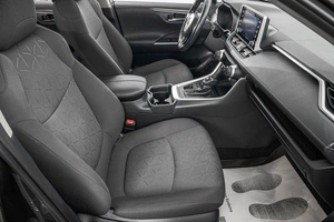 Внедорожник Toyota RAV4 2021 года, 3599000 рублей, Барнаул