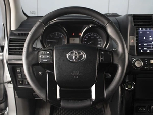 Внедорожник Toyota Land Cruiser Prado 2010 года, 2586000 рублей, Омск