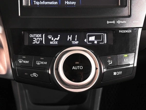 Лифтбек Toyota Prius 2012 года, 1199000 рублей, Аксай