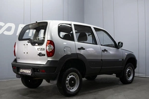 Внедорожник Chevrolet Niva 2012 года, 550000 рублей, Омск