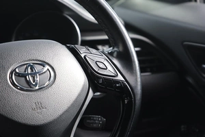 Внедорожник Toyota C-HR 2018 года, 1859000 рублей, Новосибирск