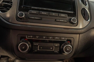 Внедорожник Volkswagen Tiguan 2010 года, 1229000 рублей, Челябинск