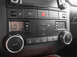 Внедорожник Volkswagen Touareg 2008 года, 1149000 рублей, Тюмень
