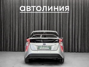 Лифтбек Toyota Prius 2018 года, 1750000 рублей, Красноярск