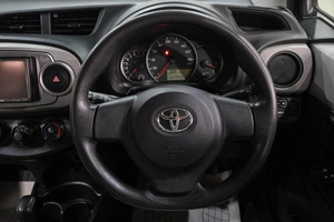 Хетчбэк Toyota Vitz 2013 года, 699000 рублей, Новокузнецк