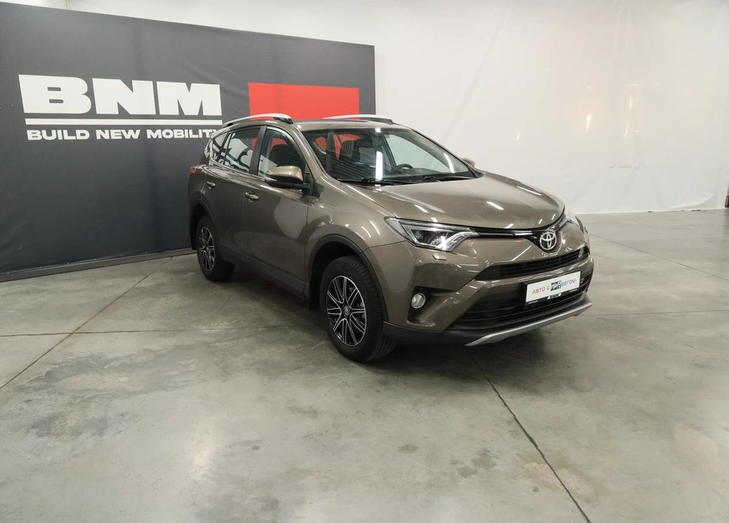 Внедорожник Toyota RAV4 2018 года, 2790000 рублей, Курск