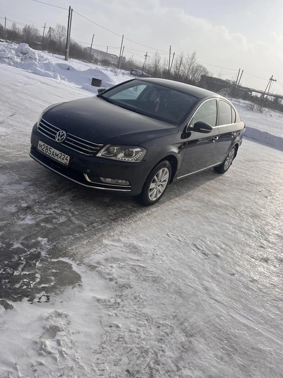 Седан Volkswagen Passat 2011 года, 950000 рублей, Красноярск