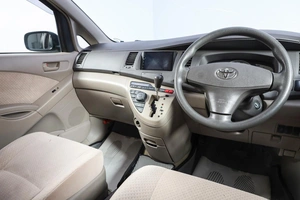 Минивэн Toyota Isis 2006 года, 839000 рублей, Новосибирск