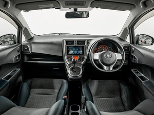 Хетчбэк Toyota Ractis 2011 года, 900000 рублей, Красноярск