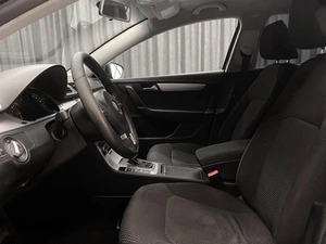 Седан Volkswagen Passat 2011 года, 730000 рублей, Красноярск