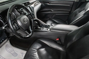 Седан Toyota Camry 2019 года, 1539000 рублей, Сургут