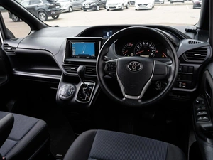 Минивэн Toyota Voxy 2019 года, 2350000 рублей, Краснодар