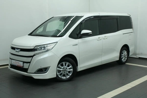 Минивэн Toyota Noah 2017 года, 2490000 рублей, Красноярск