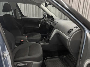 Внедорожник Skoda Yeti 2013 года, 950000 рублей, Красноярск