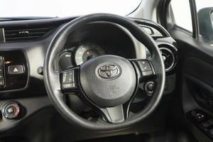 Хетчбэк Toyota Vitz 2019 года, 1249000 рублей, Новосибирск