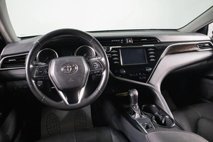 Седан Toyota Camry 2018 года, 2559000 рублей, Сургут