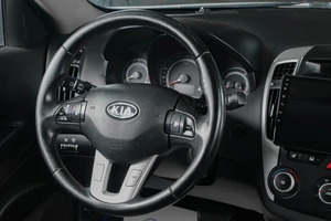 Хетчбэк Kia Ceed 2010 года, 819000 рублей, Тюмень