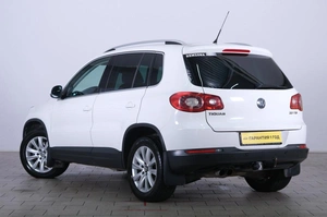 Внедорожник Volkswagen Tiguan 2009 года, 989000 рублей, Омск