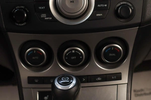 Хетчбэк Mazda 3 2011 года, 899000 рублей, Челябинск