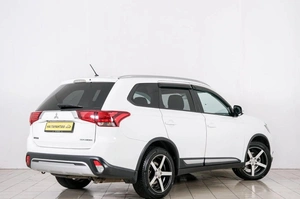 Внедорожник Mitsubishi Outlander 2015 года, 1999000 рублей, Красноярск