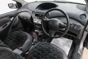 Хетчбэк Toyota Vitz 2004 года, 449000 рублей, Новокузнецк