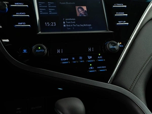 Седан Toyota Camry 2020 года, 2269050 рублей, Москва