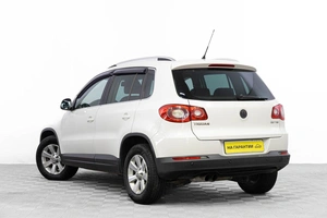 Внедорожник Volkswagen Tiguan 2010 года, 1099000 рублей, Барнаул