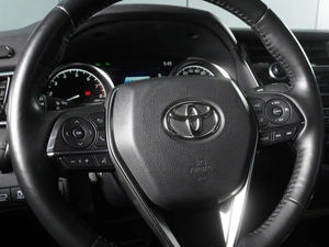 Седан Toyota Camry 2020 года, 3199000 рублей, Красный Пахарь