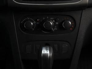 Седан Renault Logan Stepway 2021 года, 1230000 рублей, Омск