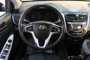 Хетчбэк Hyundai Solaris 2012 года, 619000 рублей, Омск