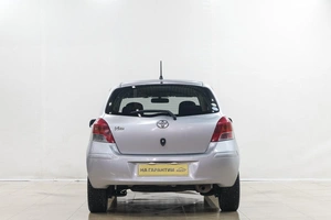 Хетчбэк Toyota Vitz 2009 года, 629000 рублей, Новокузнецк