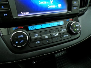 Внедорожник Toyota RAV4 2016 года, 2564700 рублей, Красноярск