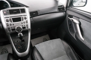 Минивэн Toyota Verso 2010 года, 1139000 рублей, Красноярск