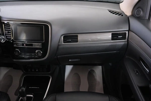 Внедорожник Mitsubishi Outlander 2018 года, 2349000 рублей, Омск