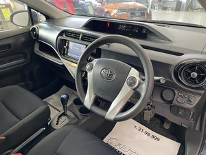 Хетчбэк Toyota Aqua 2015 года, 987000 рублей, Солонцы