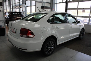 Седан Volkswagen Polo 2016 года, 1050000 рублей, Красноярск