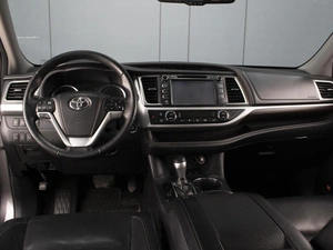 Внедорожник Toyota Highlander 2014 года, 3150000 рублей, Омск