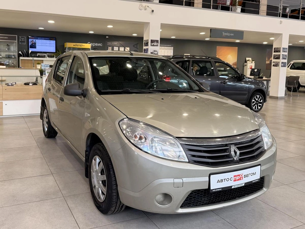 Хэтчбек Renault Sandero 2014 года, 725000 рублей, Орёл
