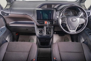 Минивэн Toyota Voxy 2014 года, 2019000 рублей, Томск