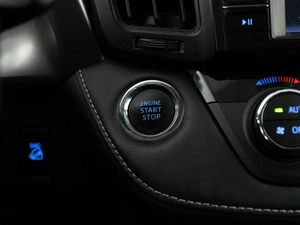 Внедорожник Toyota RAV4 2018 года, 2559050 рублей, Москва