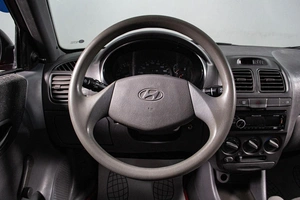 Седан Hyundai Accent 2005 года, 419000 рублей, Сургут