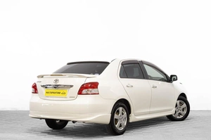 Седан Toyota Belta 2011 года, 1059000 рублей, Барнаул