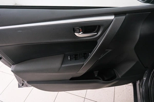 Седан Toyota Corolla 2017 года, 1549000 рублей, Красноярск