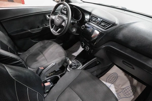 Седан Kia Rio 2013 года, 789000 рублей, Новокузнецк