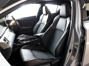Внедорожник Toyota C-HR 2018 года, 1825000 рублей, Омск