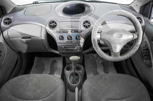 Седан Toyota Platz 2000 года, 349000 рублей, Барнаул