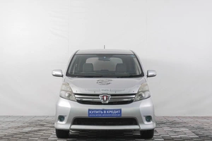 Минивэн Toyota Isis 2009 года, 1109000 рублей, Кемерово