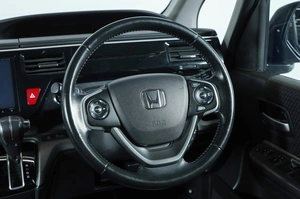 Минивэн Honda Stepwgn Spada 2015 года, 1789000 рублей, Новосибирск