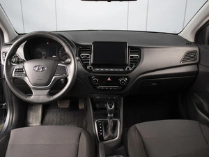 Седан Hyundai Solaris 2020 года, 1820000 рублей, Омск